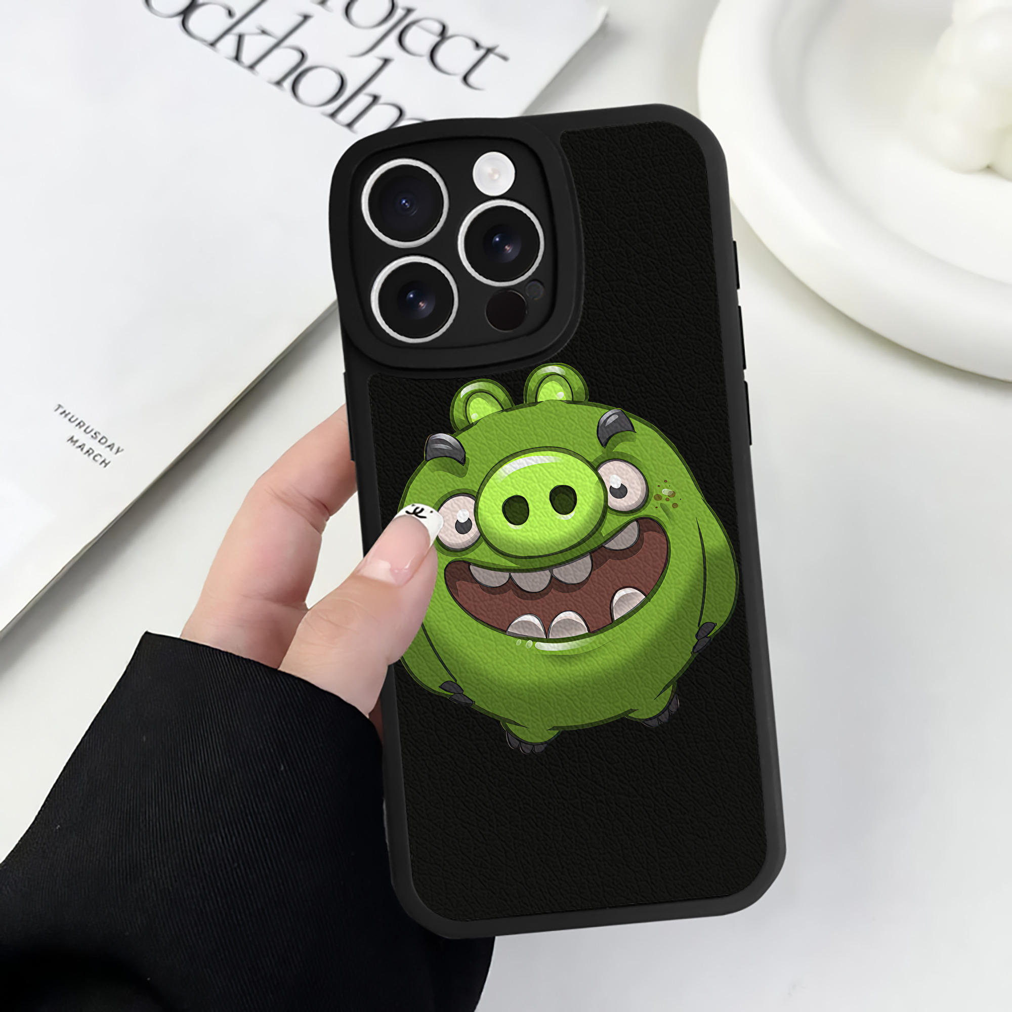 （画像用） Angry Birds アングリーバード 【iPhone 16シリーズ対応】シリコンスマホケース（レザー調） 材質：シリコン